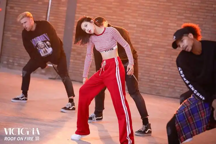 宋茜《屋顶着火》舞蹈版mv发布魅力展现舞蹈功底